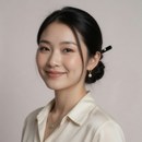 <p>〖One〗、幼儿园流感聚集性疫情的处置方案 疫情判定与启动标准 当幼儿园14天内出现≥3例流感样病例（发热≥38℃伴咳嗽/咽痛），且具有流行病学关联时，即判定为聚集性疫情，需立即启动应急预案。</p><p>〖Two〗、病例接触区域处理：若教室内有发病学生停留过，需用84消毒液擦拭其座椅，抹布用流水冲洗后浸泡消毒液30分钟。通风换气：每日至少开窗通风2次，每次10-15分钟，优先选择课间或放学时段，保持室内空气流通。落实师生隔离与防护 教职工管理：教师出现流感症状后需立即居家休息，避免带病上班。</p><p>〖Three〗、标准：散发传染病病例（如诺如病毒、季节性流感），未形成聚集性传播。 措施： 隔离患儿至症状消失后48小时。 加强通风和局部消毒，开展健康宣教。分类管理（按传播途径）呼吸道传染病（如流感、麻疹）重点防控：戴口罩、空气消毒、减少密集活动。</p>
